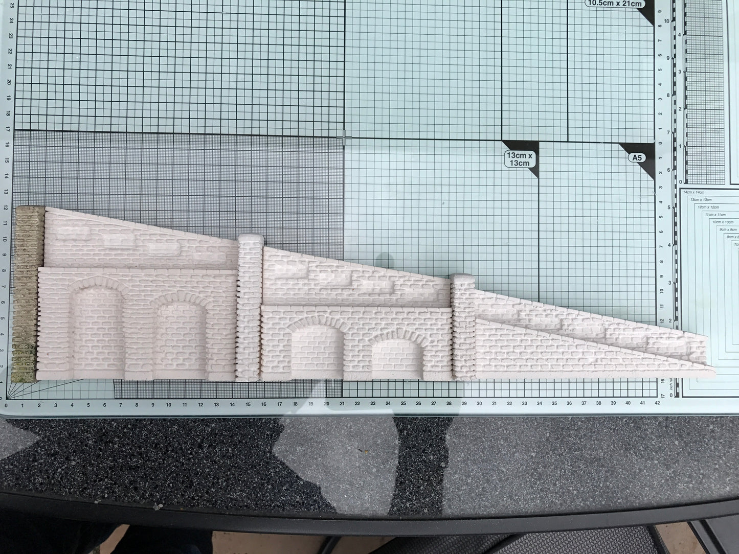 Lineside Stone Right Sloping Kit LS-K03 - For Model Railways