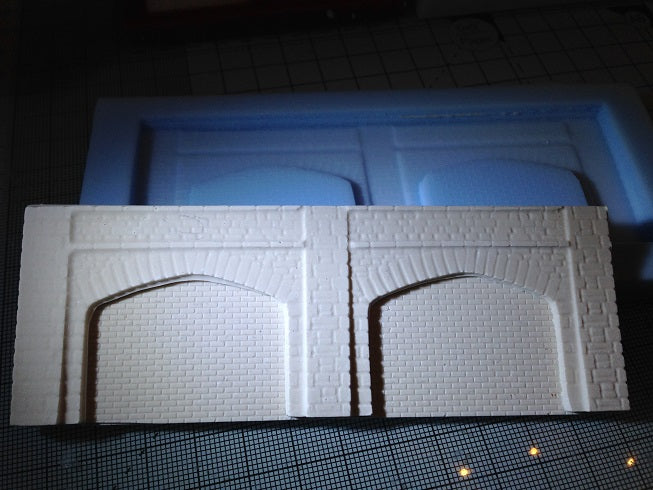 N09 N-Gauge Twin Arches retailing Walling - Cast as many as you want