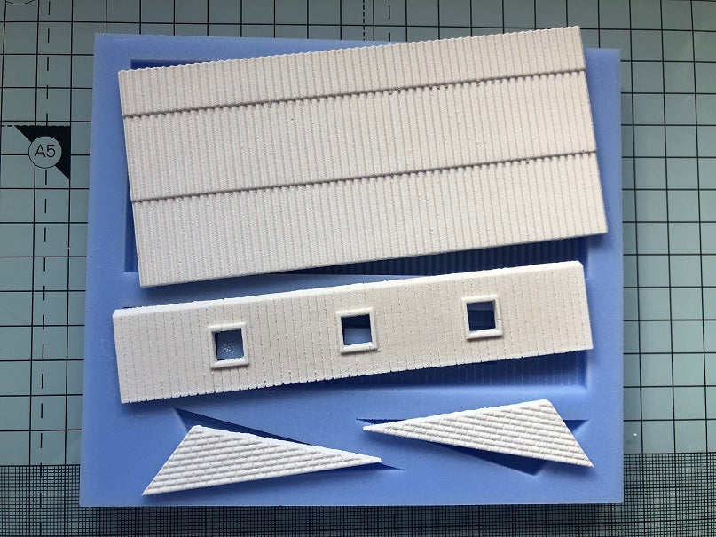 DT01 Saltbox Style Roof Mould - Model Railway Scenery